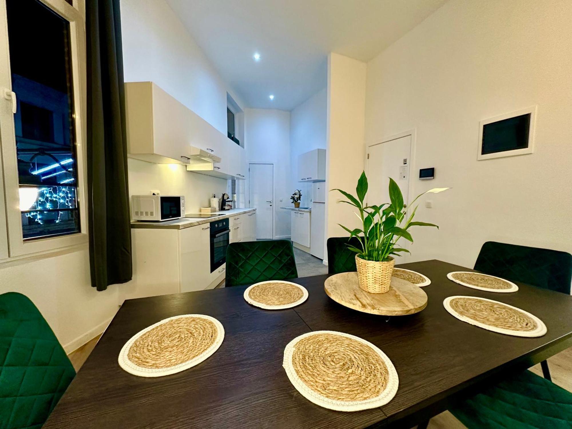 Luxury Suites Mons By Rikas Hotels Zewnętrze zdjęcie